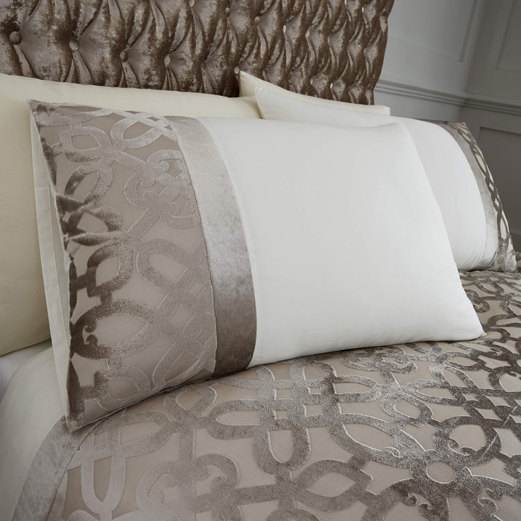 Catherine Lansfield Lattice Cut Velvet Double Duvet Cover Set with Pillowcases Natural