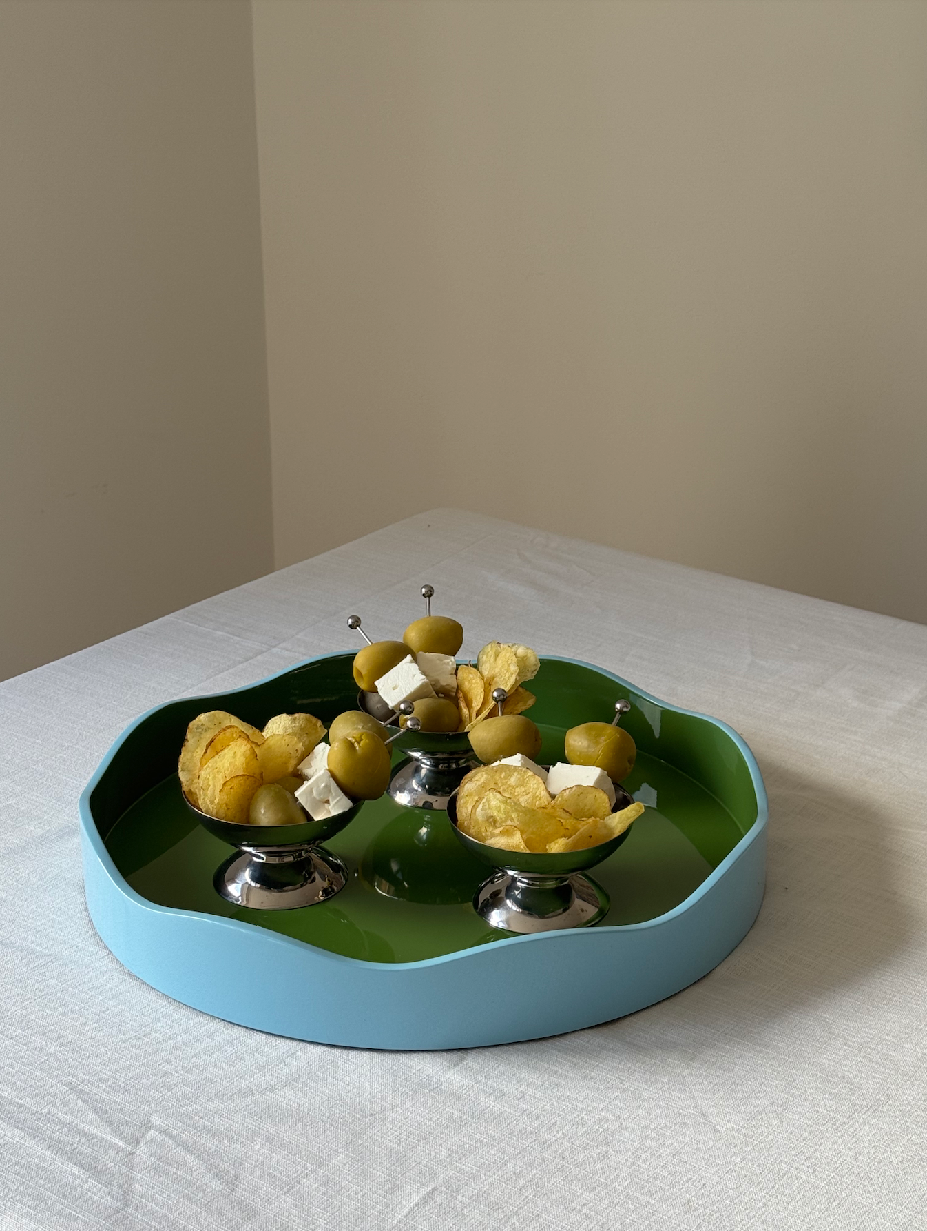 Allegra Round Wiggle Tray in Green and Blue