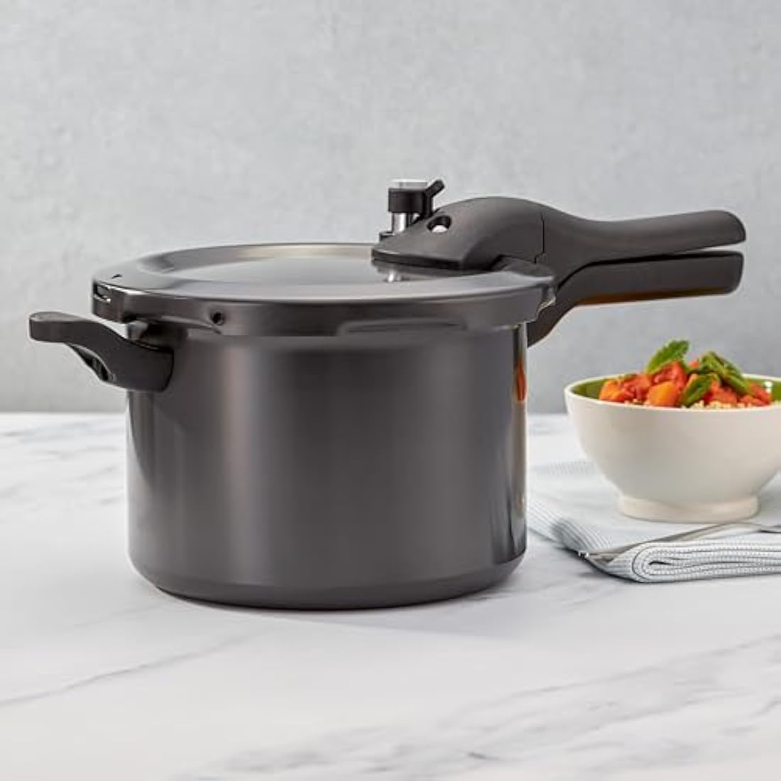 Judge Pressure Cooker, Hard Anodised 5L, (24.5cm) With Steamer Basket, Great Healthier and Quicker Cookware, Suitable for All Hob Types Except Induction