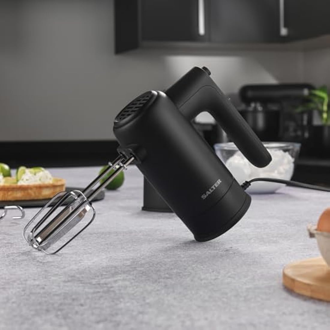Salter Kuro Hand Mixer – Electric Baking Whisk, Dough Hook and Beater Attachments, 5 Speeds Settings with Turbo Function, Eject Function to Change Attachments, Easy-Store, Compact, Bread/Cakes, 300W