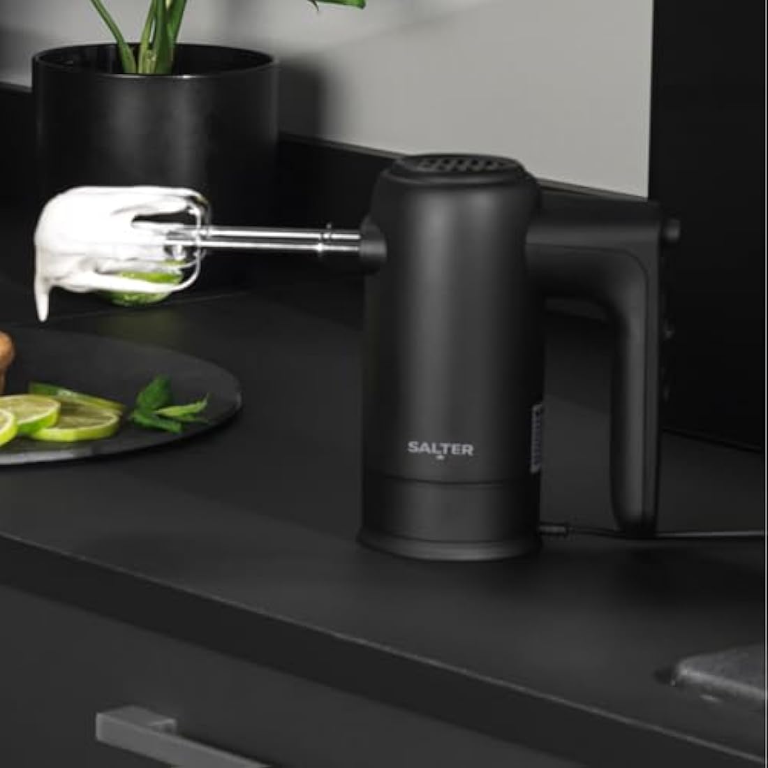 Salter Kuro Hand Mixer – Electric Baking Whisk, Dough Hook and Beater Attachments, 5 Speeds Settings with Turbo Function, Eject Function to Change Attachments, Easy-Store, Compact, Bread/Cakes, 300W