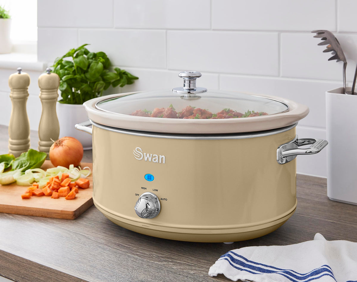 Swan SF17031CN Retro Slow Cooker with 3 Temperature Settings, Keep Warm Function, 6.5L, 320W, Retro Cream