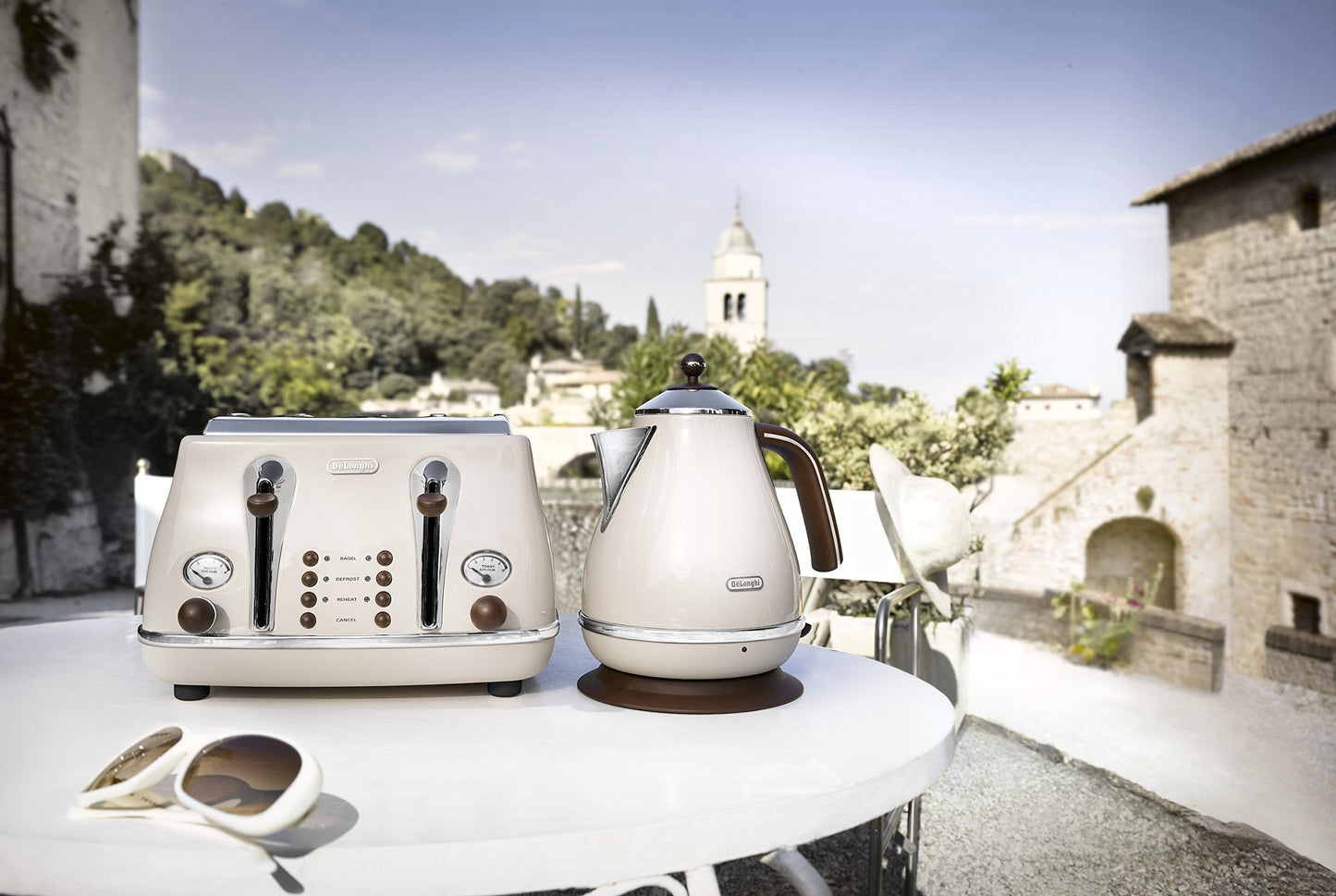 De'Longhi KBOV3001.BG Water Kettle, Plastic, 3000 W, 1.7 liters, Creme