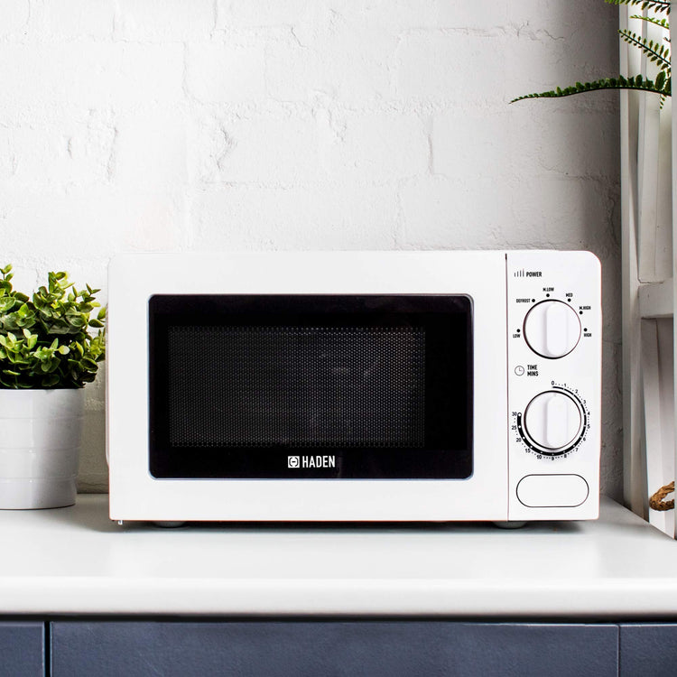Haden 17l Microwave Oven - 700W Microwave, 6 Power Levels, 30 min Timer - Easy To Use and Clean - Defrost, Express Cooking - Small and Affordable