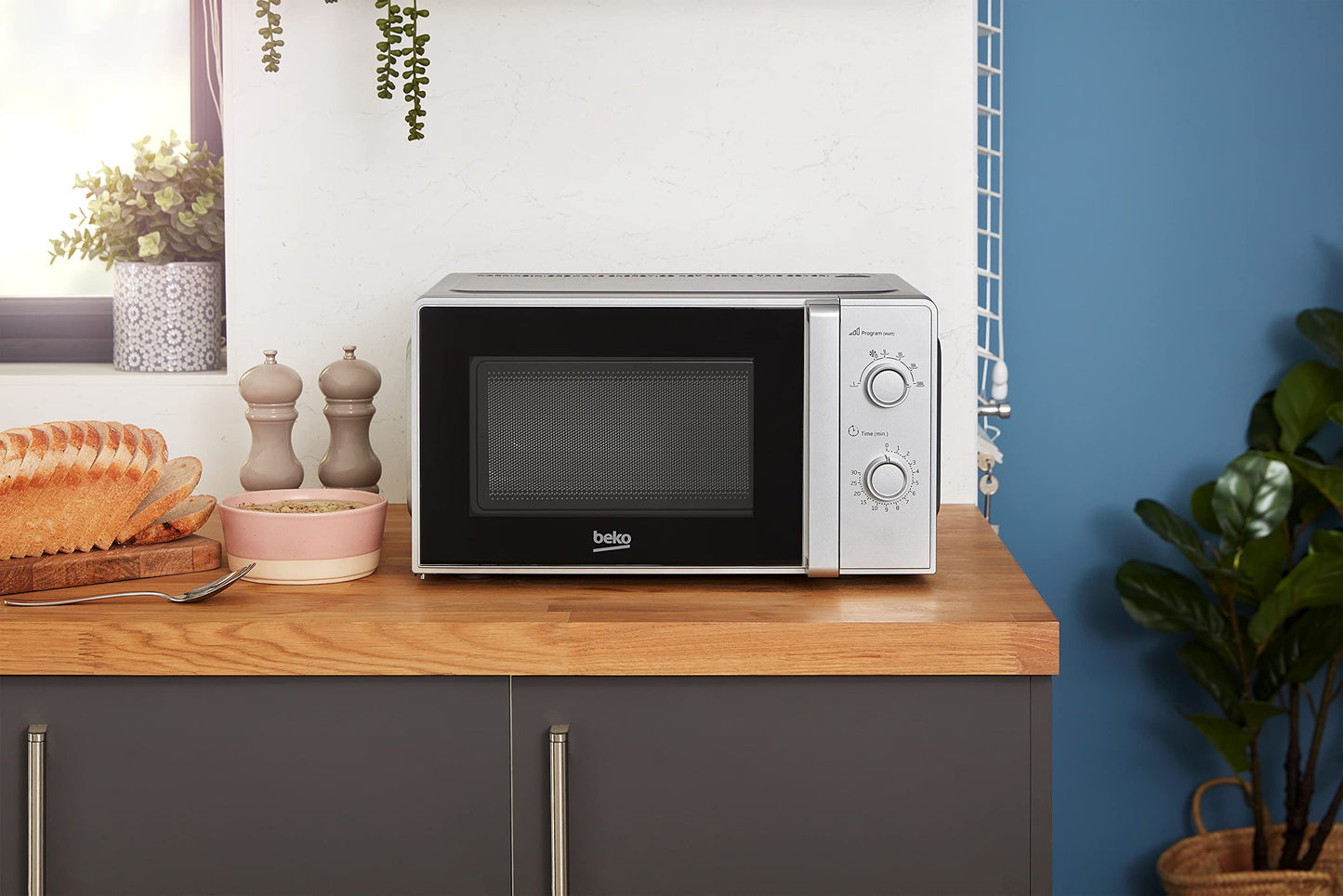 Beko MOC20100SFB Solo Microwave, Includes Auto-Defrost and 30 min Mechanical Timer, Silver Design, 20 L Capacity, 700 W Power
