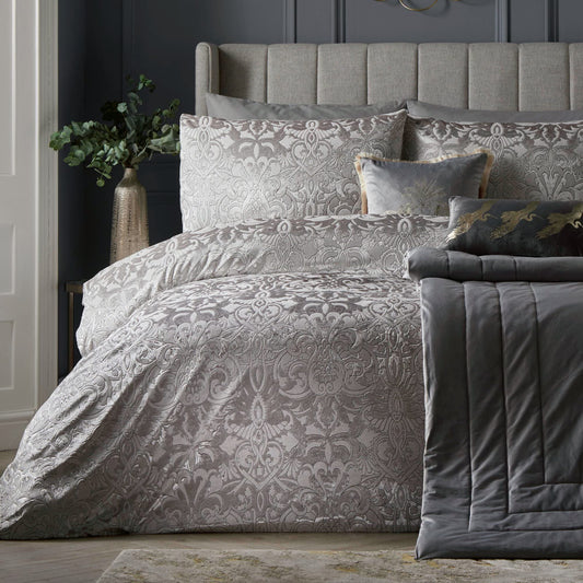 Laurence Llewelyn-Bowen - Silver Embossed Damask Duvet Cover - Super King Bedding Size 260 x 220cm - 2 Pillowcases - Silver Velvet Damask Bedding