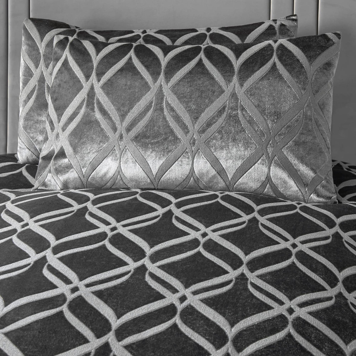 SOIREE - Luxury Ogee Velvet Duvet Cover - Double Bedding Size (200 x 200cm) - 2x Pillowcases - Soft & Cosy Velvet Bedding in Slate Grey - Jacquard -