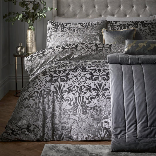 Laurence Llewelyn-Bowen - Slate Grey Embossed Damask Duvet Cover - King Bedding Size (230 x 220cm) - 2 Pillowcases - Grey Velvet Damask Bedding -