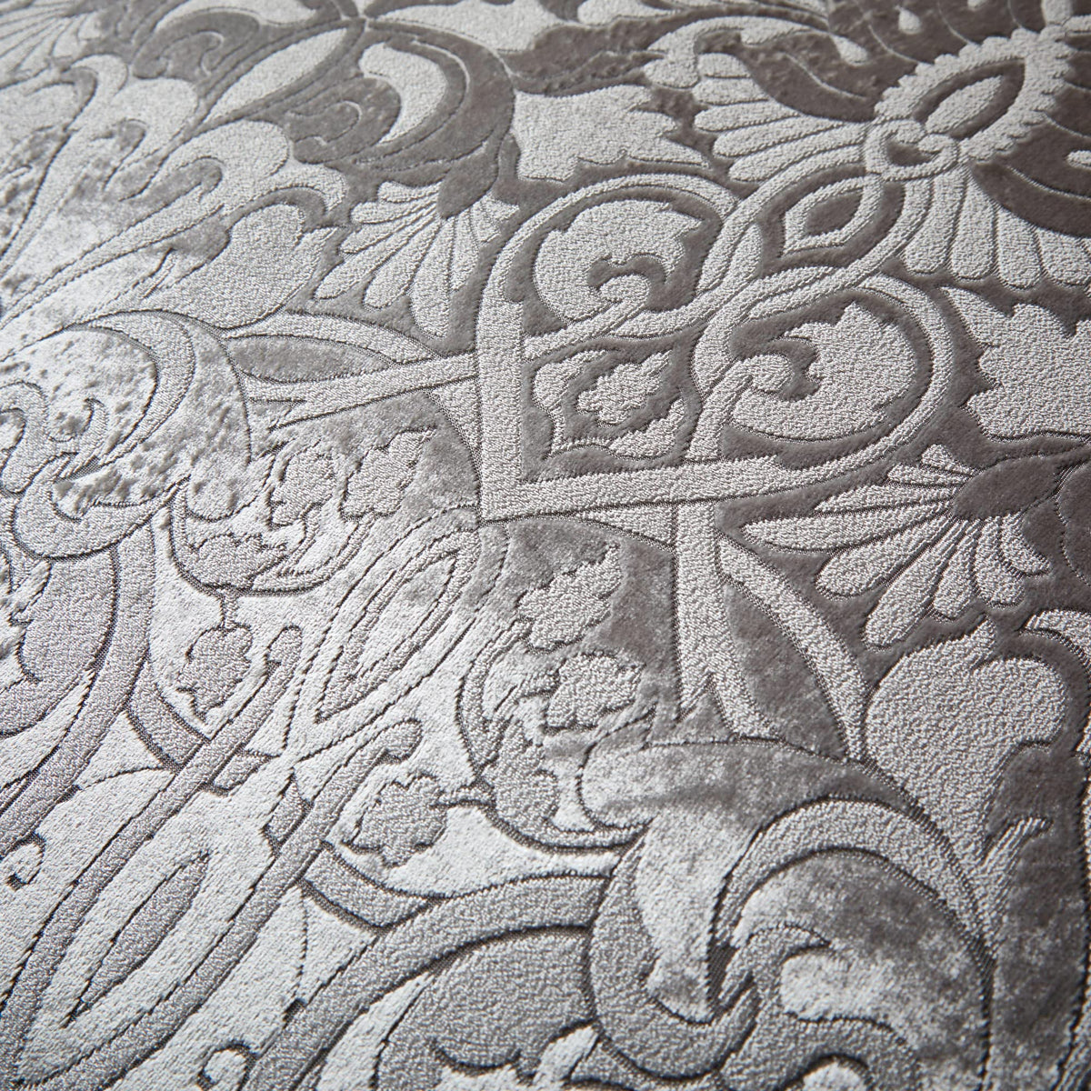Laurence Llewelyn-Bowen - Silver Embossed Damask Duvet Cover & Pillowcases - Double (200 x 200cm) - Luxury Velvet Bedding Set - Jacquard