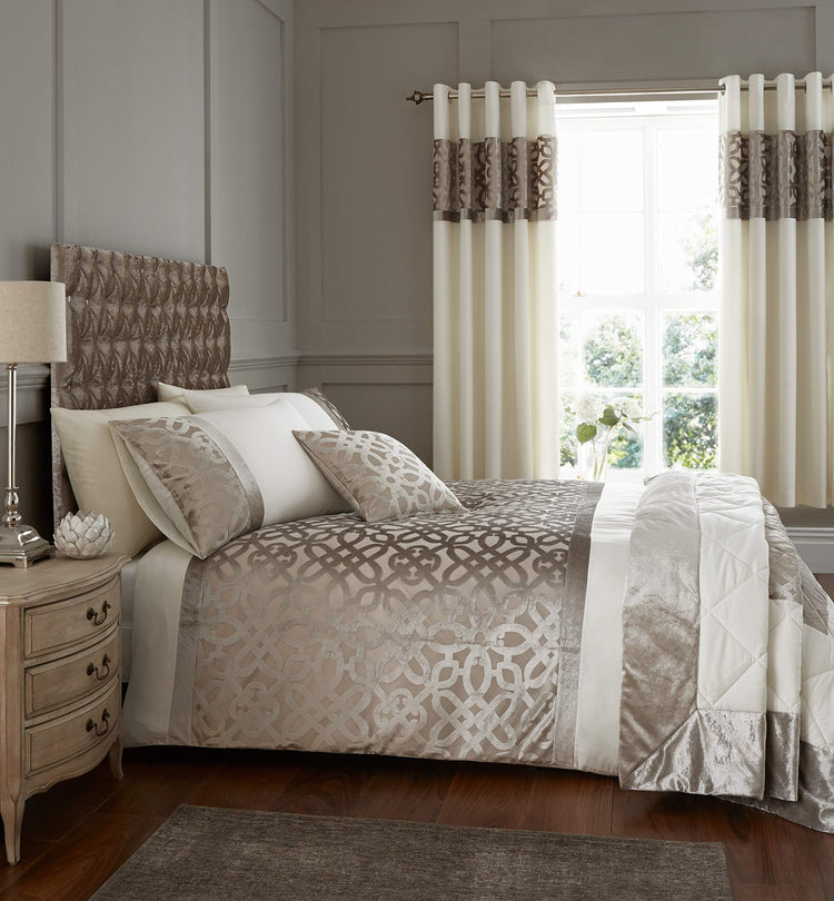Catherine Lansfield Lattice Cut Velvet Double Duvet Cover Set with Pillowcases Natural
