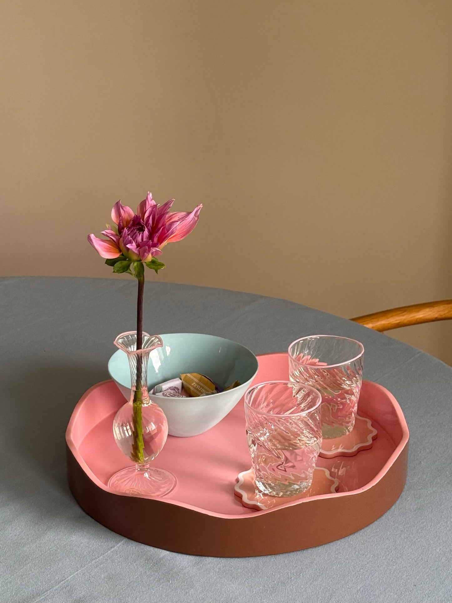 Allegra Round Wiggle Tray in Pink and Brown