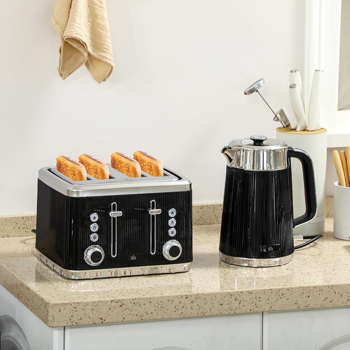 HOMCOM 1.7L 3000W Rapid Boil Kettle and 4 Slice Toaster Set Crumb Tray Black