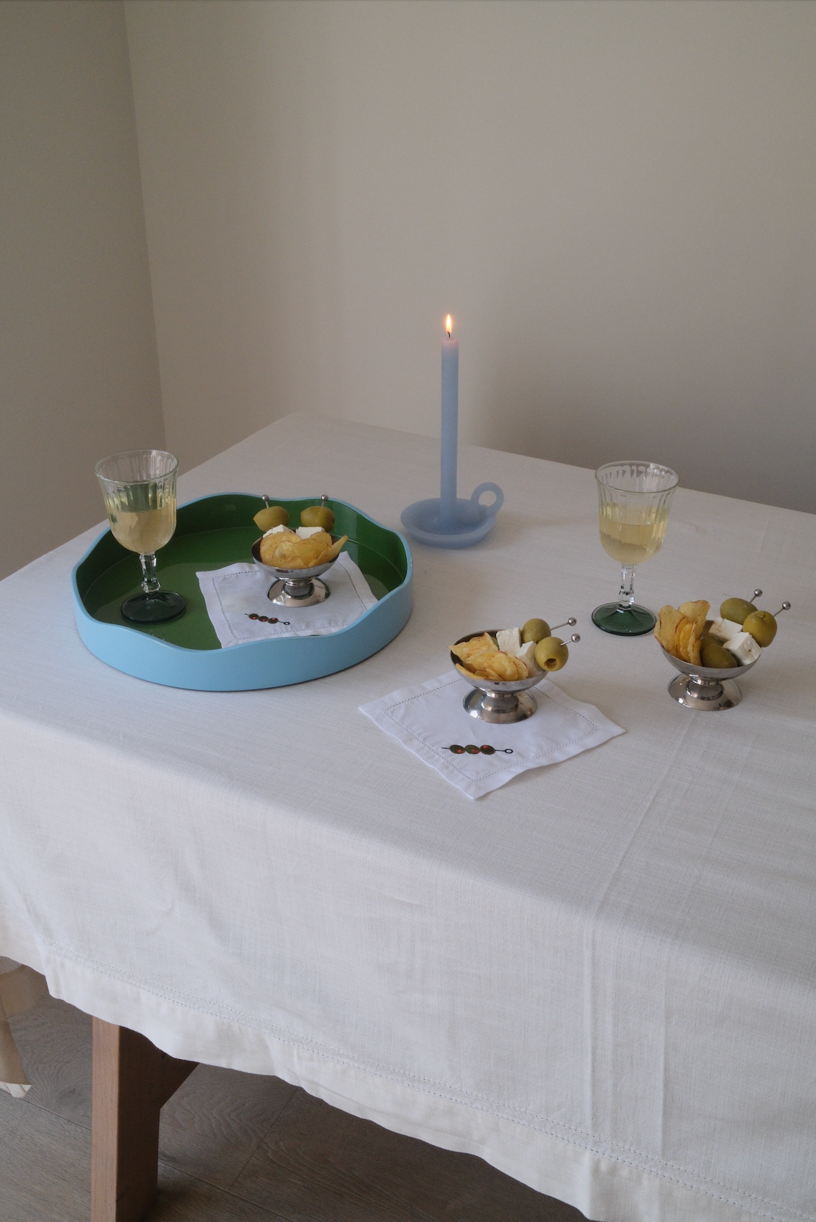 Allegra Round Wiggle Tray in Green and Blue