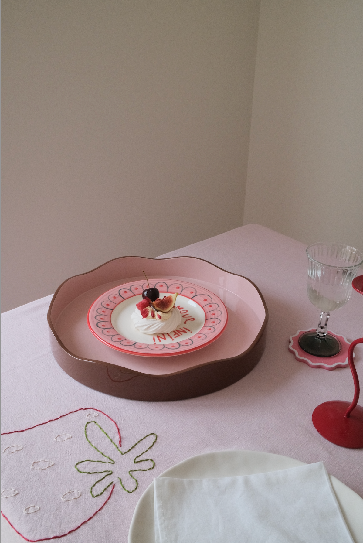 Allegra Round Wiggle Tray in Pink and Brown