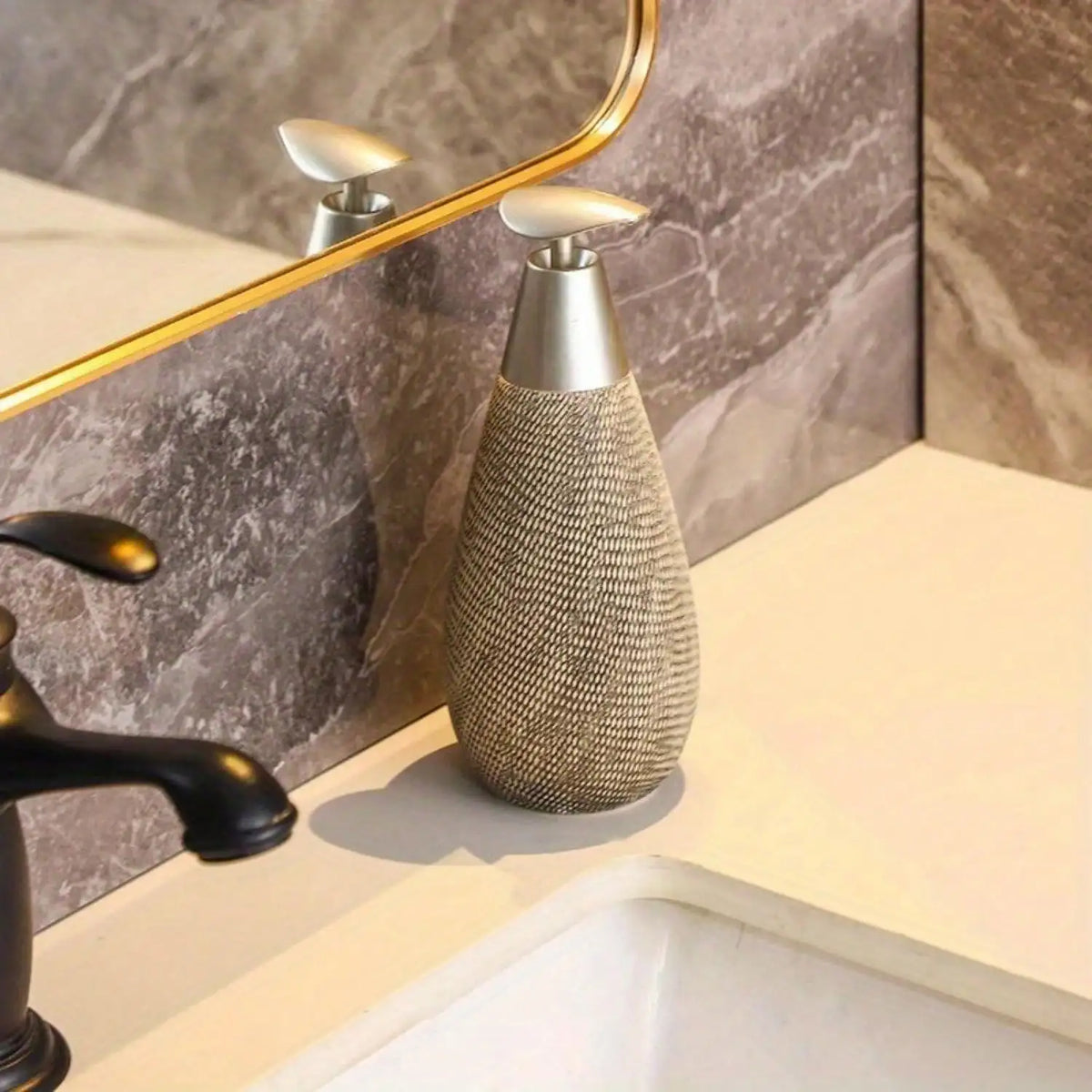 Creative Retro Style Ceramic Push-Type Soap Dispenser With Pump,  Hand Soap Bottle, Suitable For Bathrooms Kitchens And Toilets