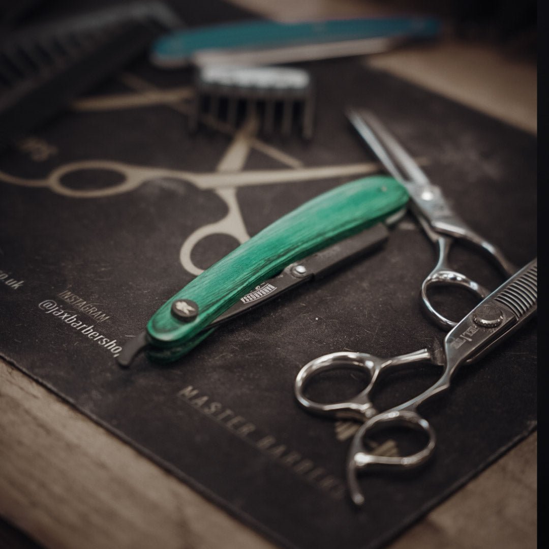 Cut Throat Razor - The Buccaneer in Green - Wooden