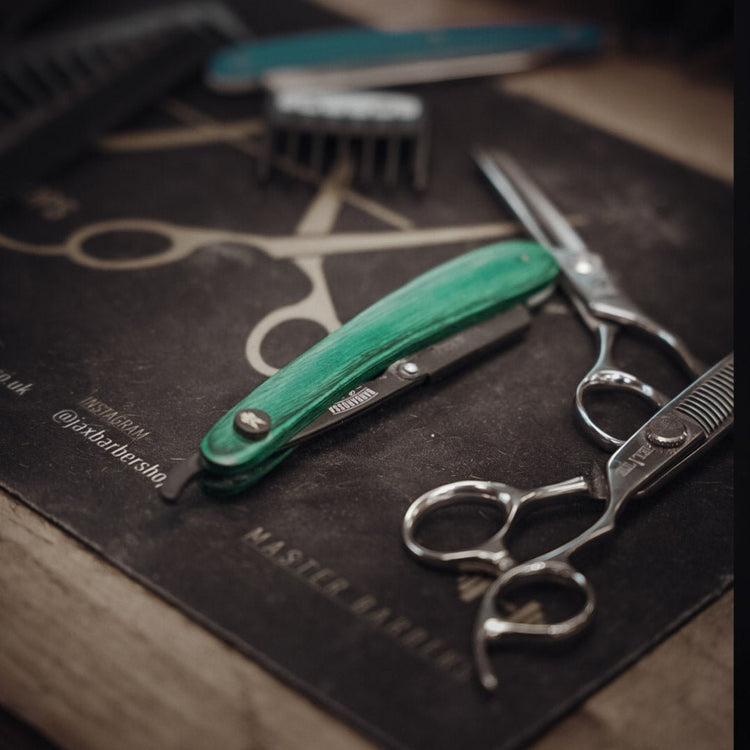 Cut Throat Razor - The Buccaneer in Green - Wooden