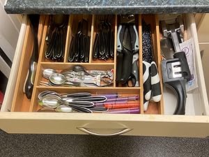 VickyHome Extendable Bamboo Cutlery Tray Kitchen Drawer Organiser 6-8 Storage Compartments
