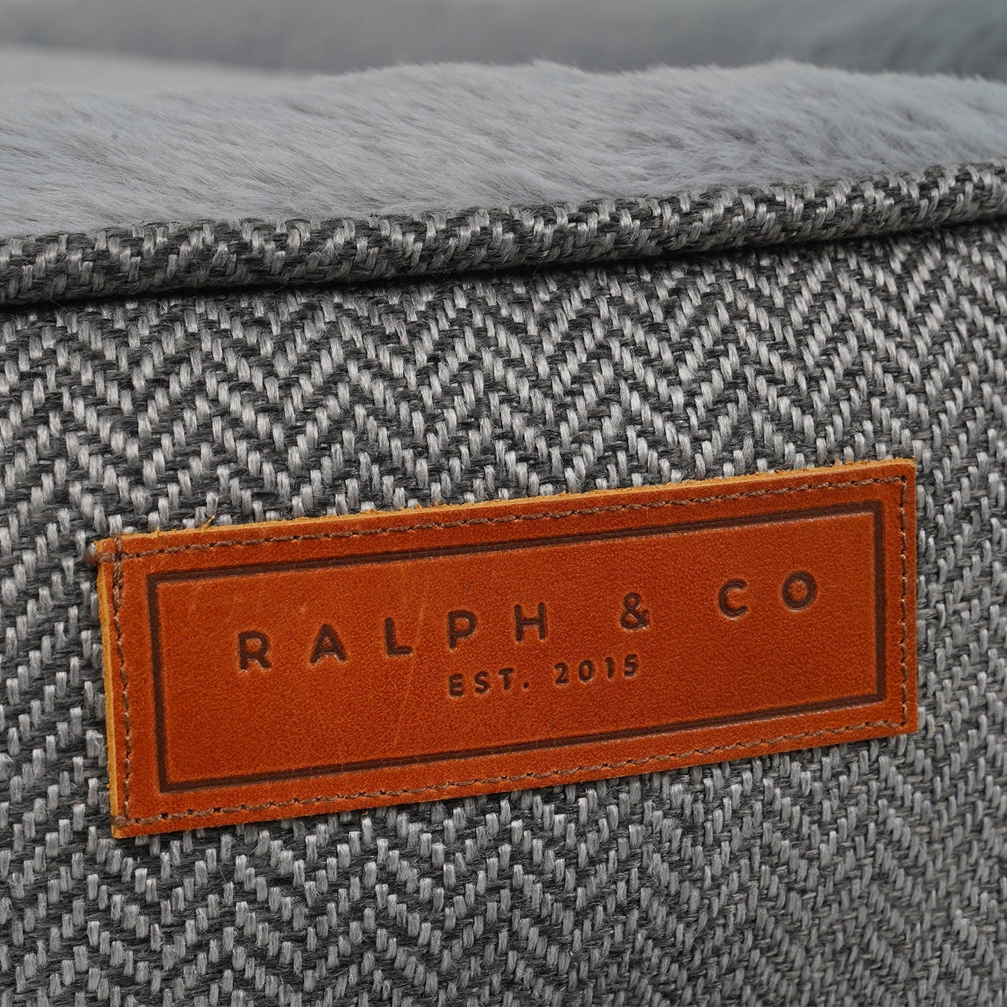 THE BALMORAL | LUXURY HERRINGBONE CALMING DONUT DOG BED