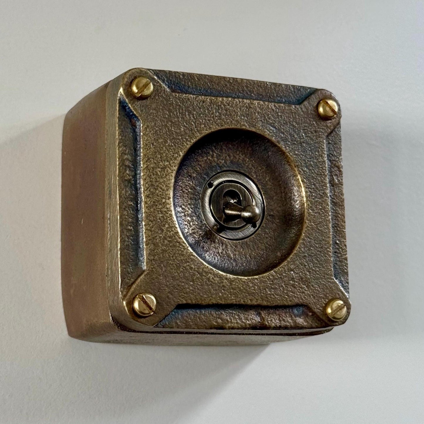 Single Gang Antique Brass Solid Cast Metal Surface Mounting Light Switch Industrial 2 Way