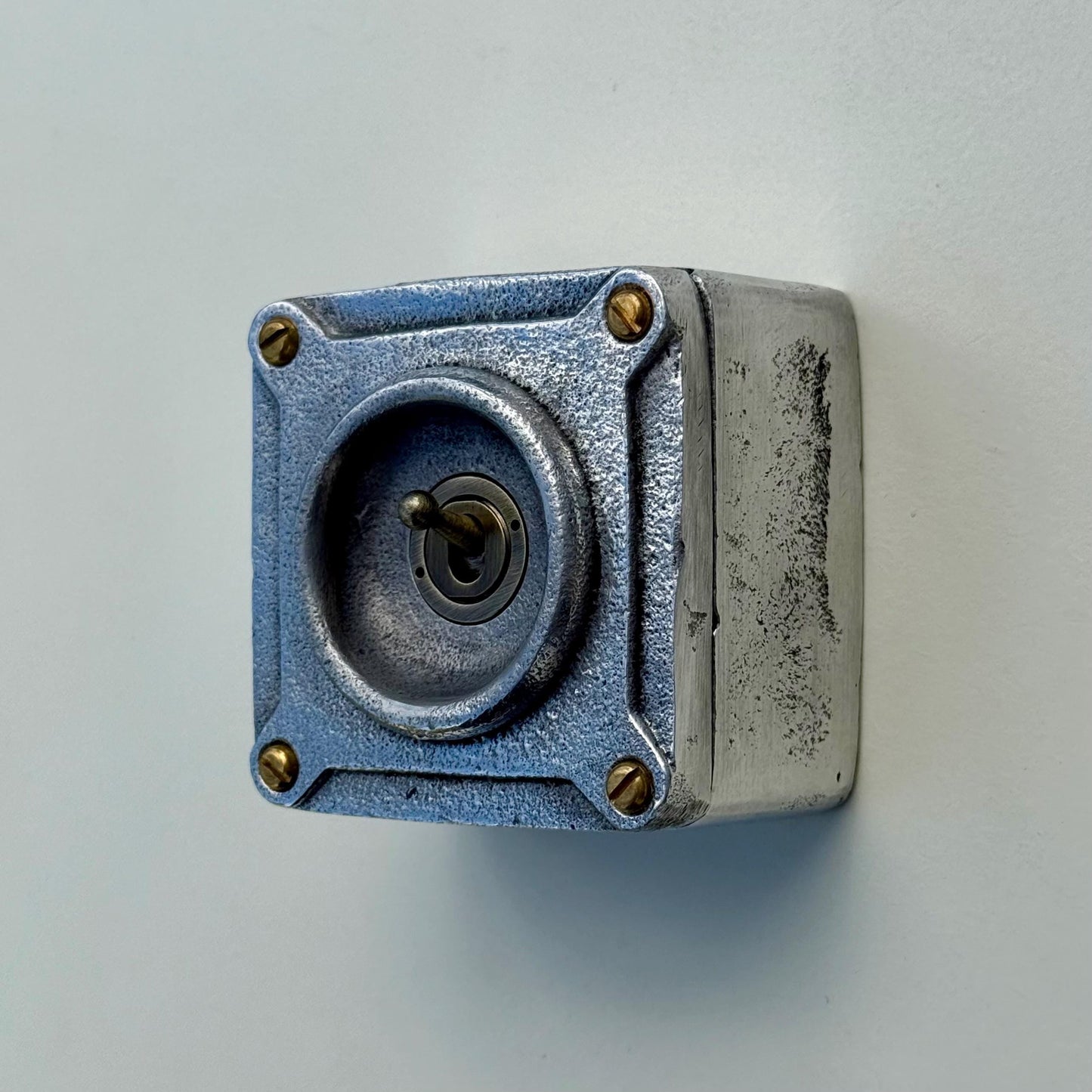 Single Gang Cast Aluminium Conduit Toggle Light Switch | 2 Way 10A