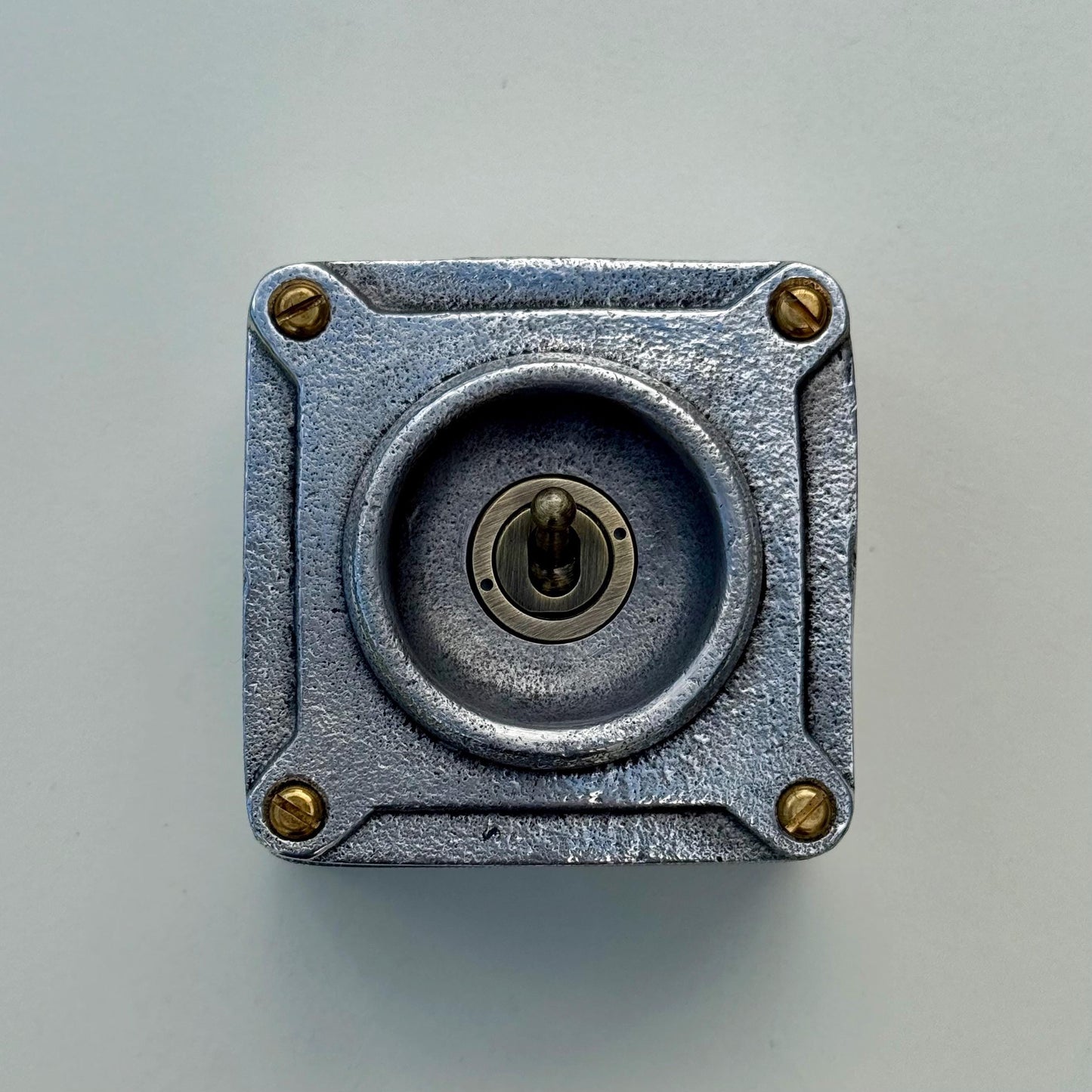 Single Gang Cast Aluminium Conduit Toggle Light Switch | 2 Way 10A