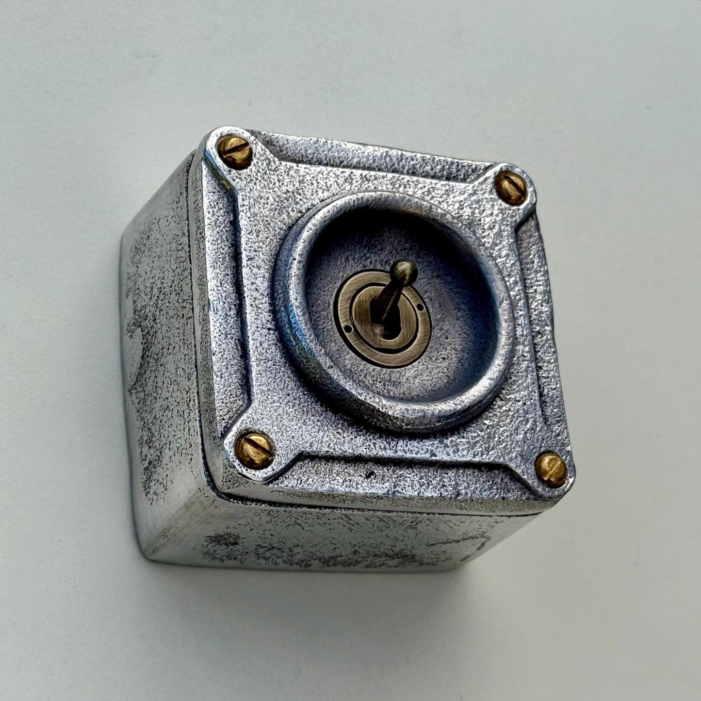 Single Gang Cast Aluminium Conduit Toggle Light Switch | 2 Way 10A