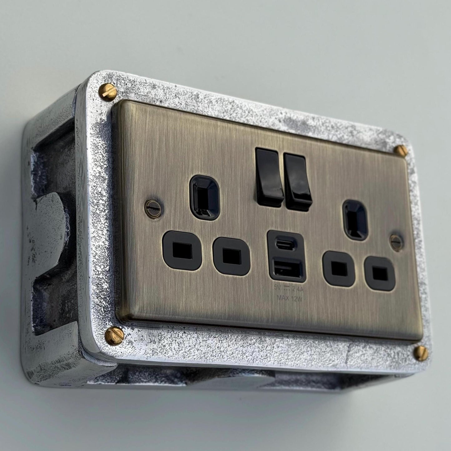 Antique Brass Double Switched Socket | 13A 2 Gang Solid Cast Metal