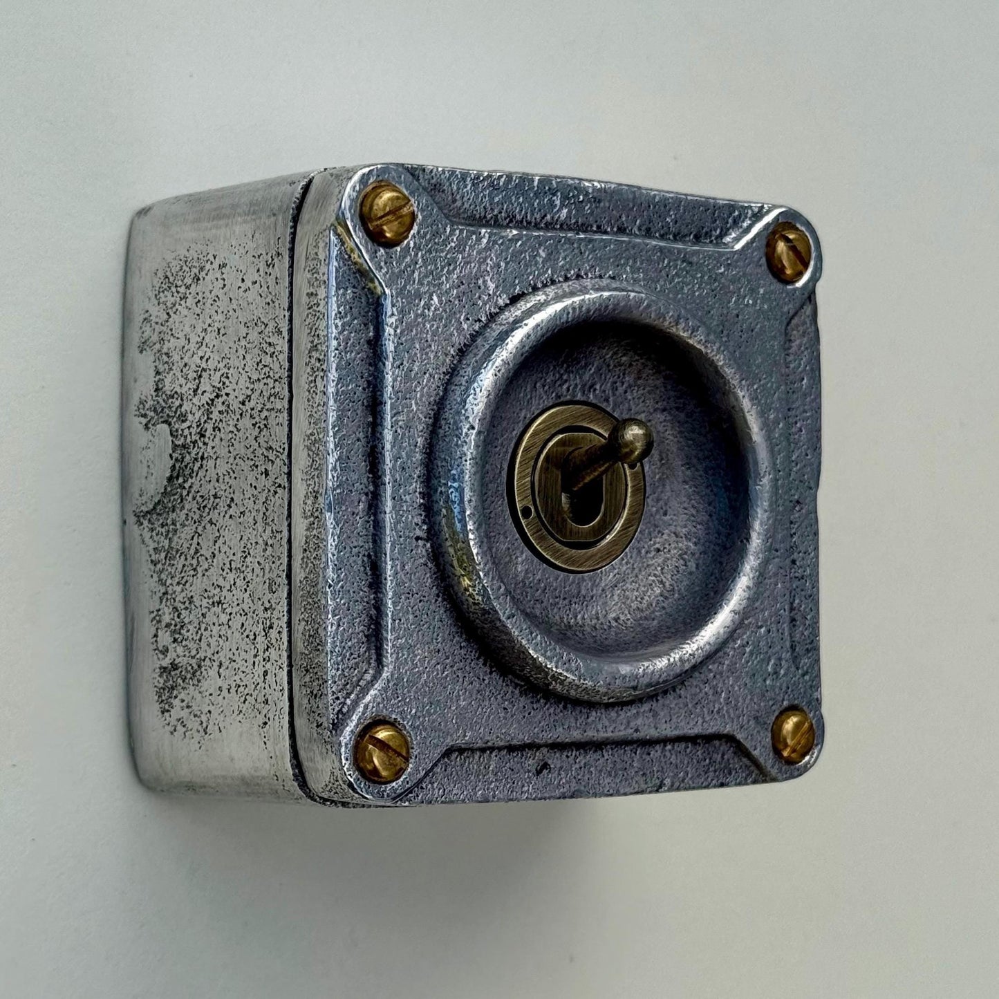 Single Gang Cast Aluminium Conduit Toggle Light Switch | 2 Way 10A