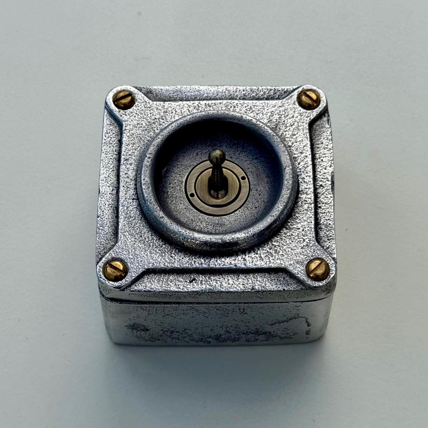 Single Gang Cast Aluminium Conduit Toggle Light Switch | 2 Way 10A